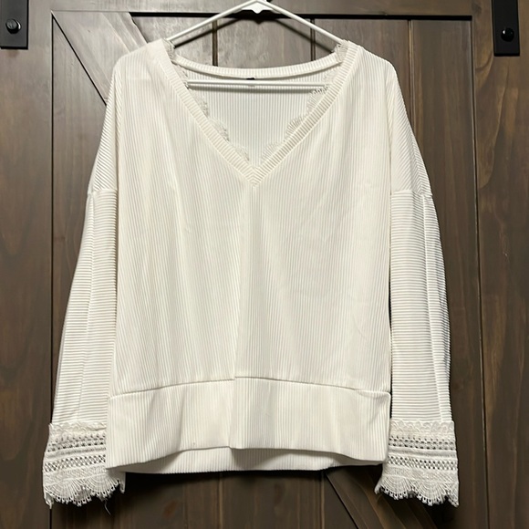 White Lace Top - Picture 1 of 4